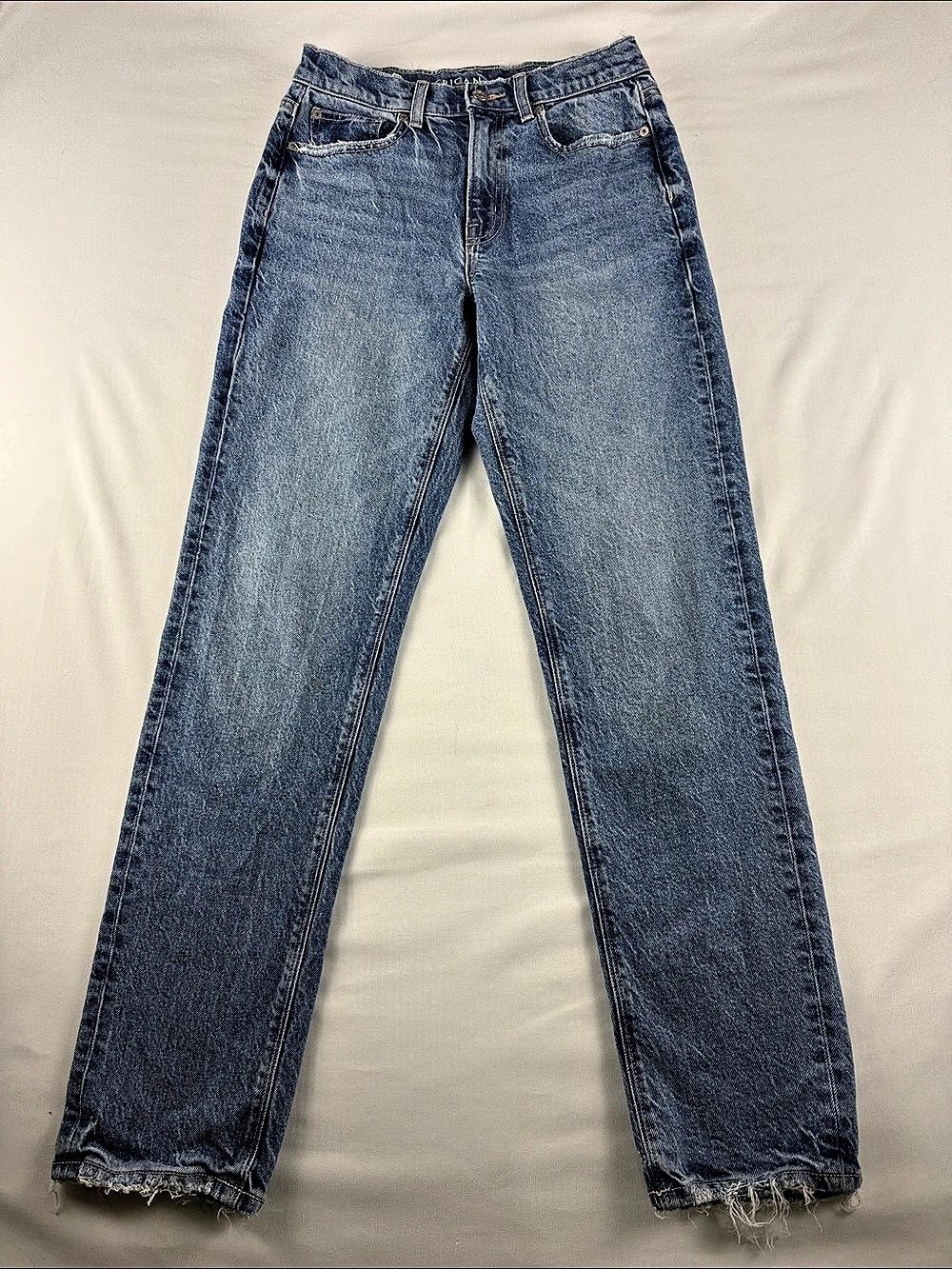 American Eagle Super High Rise Straight Distressed Jeans Womenโs 2 Stretch Denim
